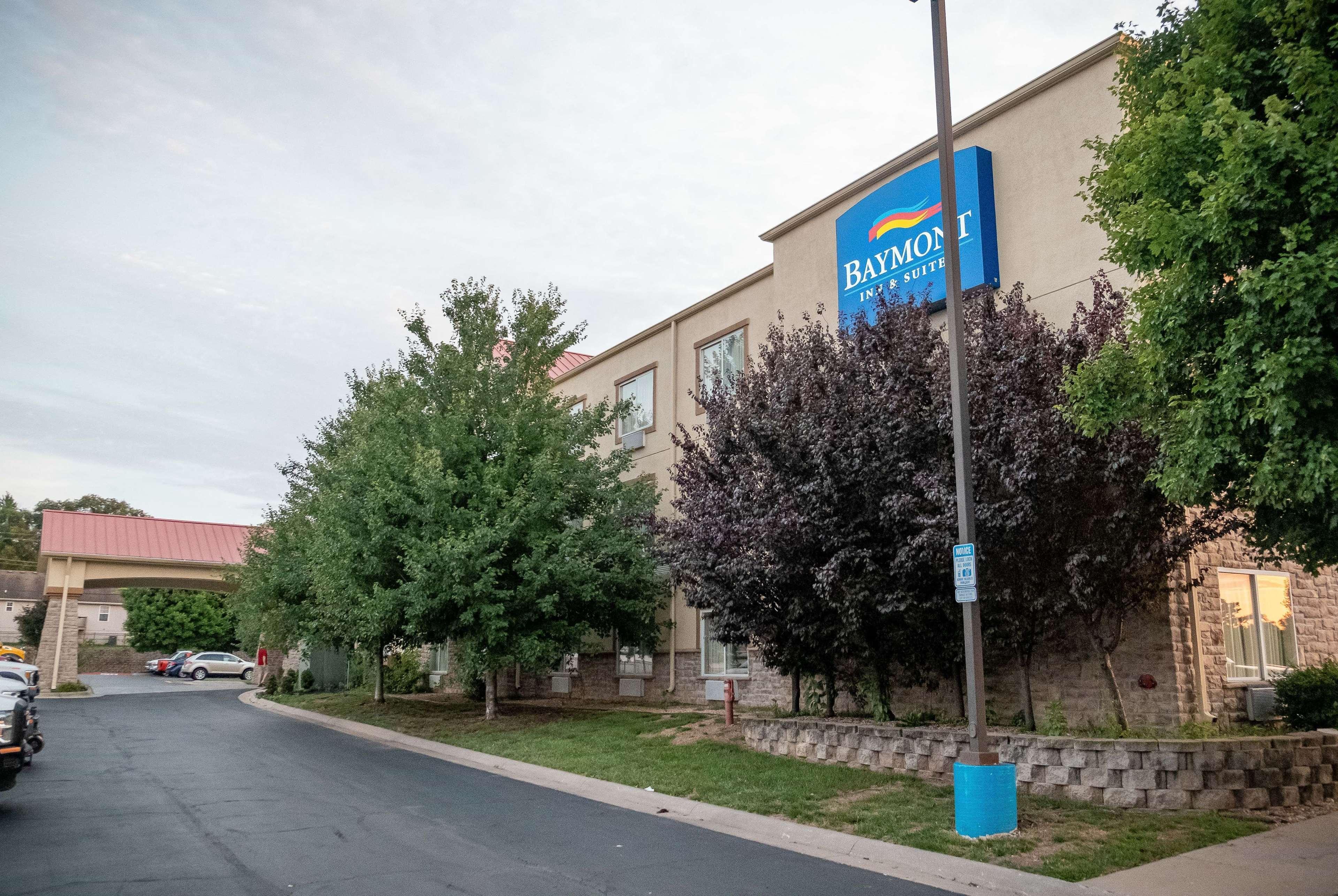 Baymont By Wyndham Springfield I-44 Hotell Exteriör bild
